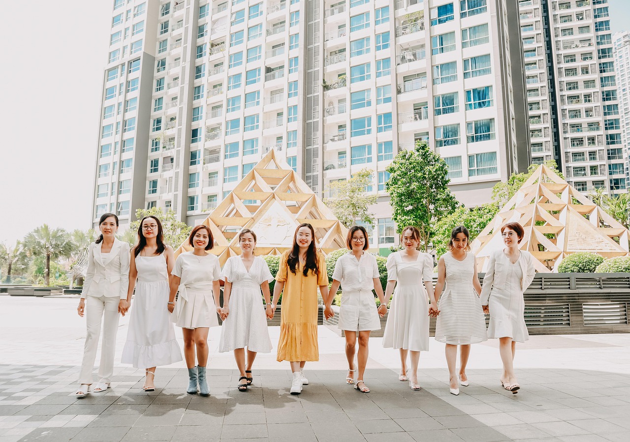 战秦：深圳香港代理平台